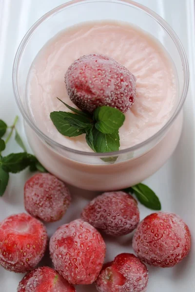 Pudding with strawberry frozen strawberry and mint cream bowls