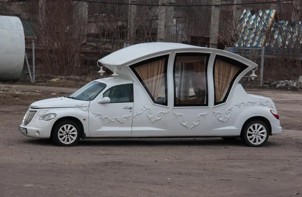 White wedding car-coach