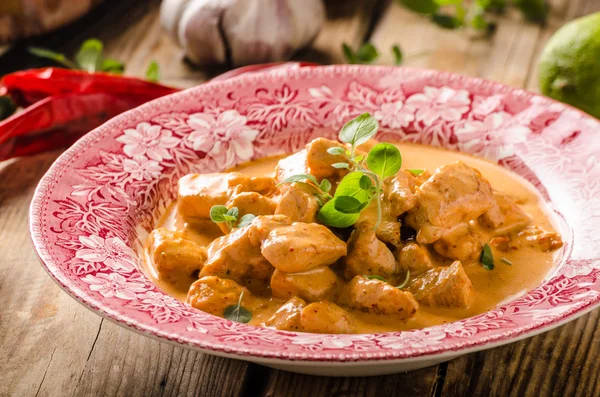 Chicken curry with herbs