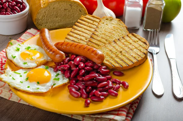 English breakfast - garlic toast, fried egg, beans and English breakfast, toast, egg, beans, sausages
