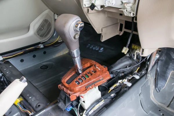Repair a gear shift and knob, gear shift removing