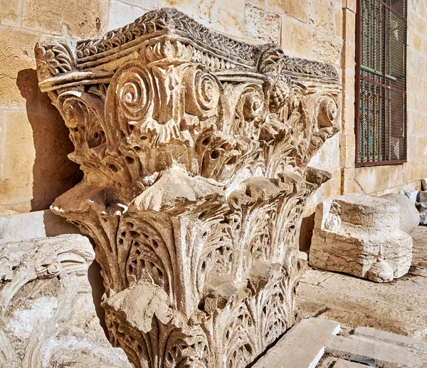 Capital: the top part of column or pillar