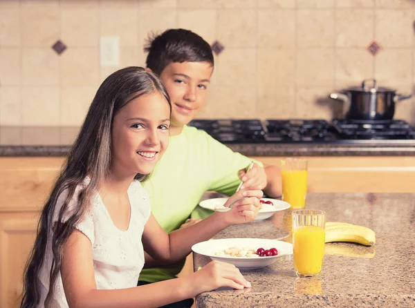 Children eating breakfast