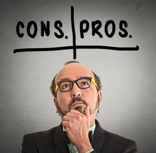 Pros and cons, for and against argument concep