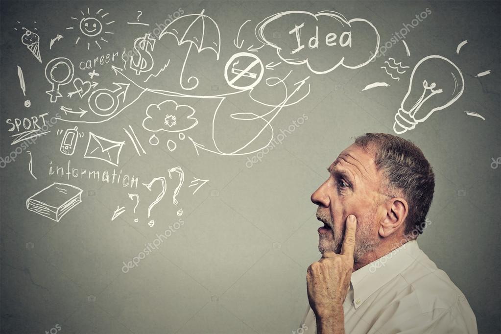 Closeup side profile portrait thoughtful senior man has many ideas looking up isolated on gray wall backgroun \u2014 Image de SIphotography