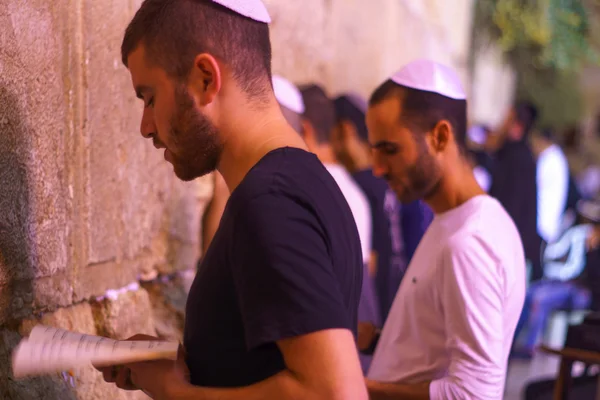 Selichot (Jewish penitential prays) in the western wall