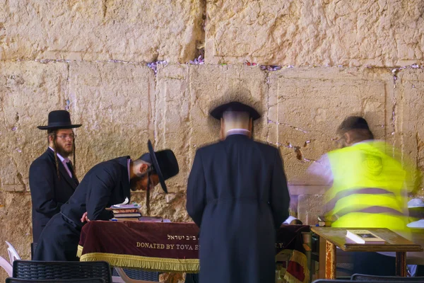 Selichot (Jewish penitential prays) in the western wall
