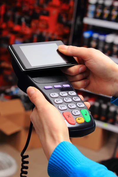 Paying with NFC technology on mobile phone