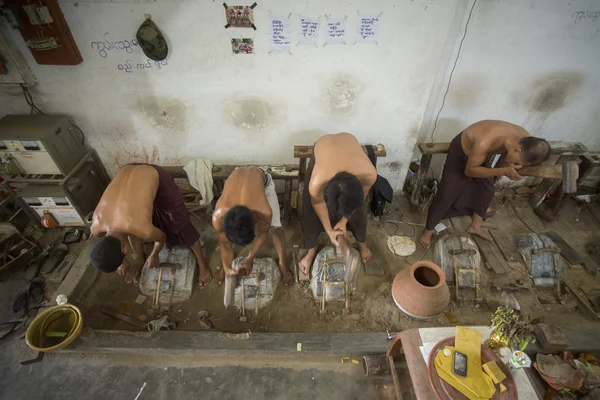 ASIA MYANMAR MANDALAY GOLD POUNDER