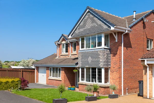 Elegant english detached house with front garden