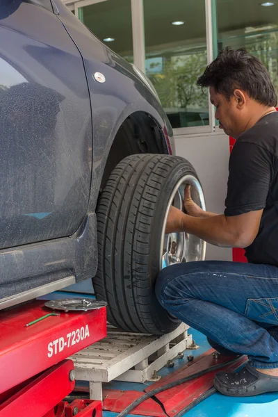 Checking car suspension