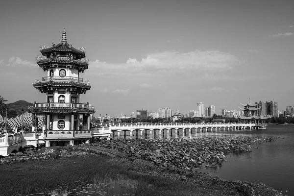 Kaohsiung - Taiwan: Kaohsiung\'s famous tourist attractions - Lotus Pond, many Chinese tourists to visit the area, of which the best known dragon towers,