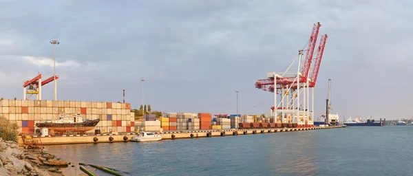 Cargo cranes on rails and containers