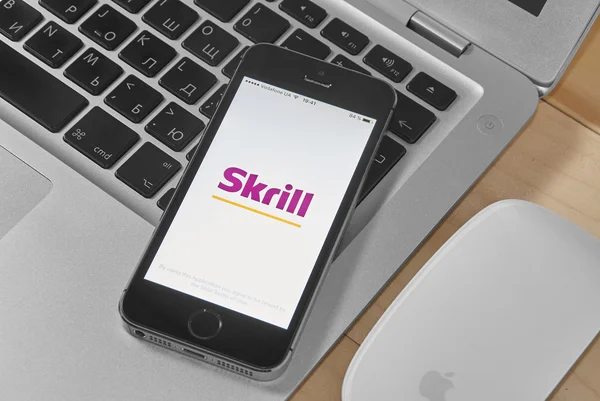 IPhone 5s with Skrill app - electronic payment system