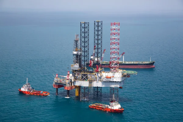 Offshore oil rig drilling platform