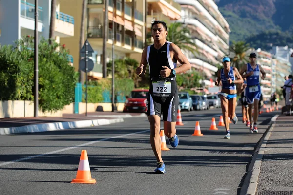 Runners from different teams compete