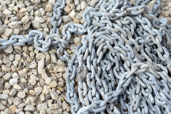 Small pebble stones and anchor chain