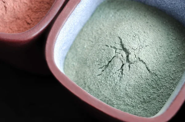Green cosmetic clay powder