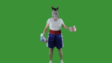 戴在他头上的笑脸脸框的照片编辑器 - 图库视频