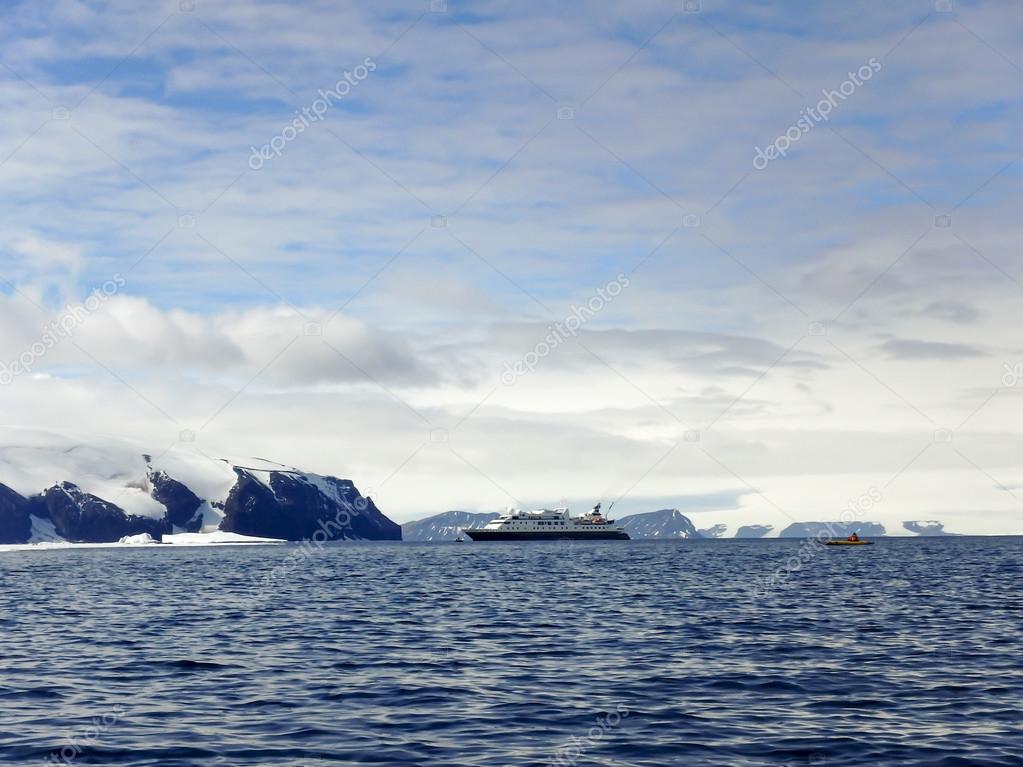 Скачать звук моря и корабля