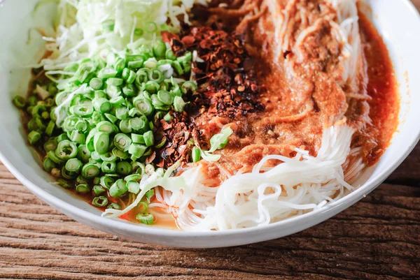 Thai rice vermicelli served with curry