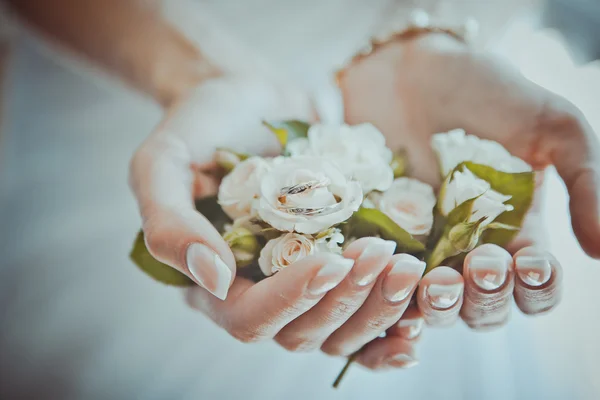 Hold flowers in hands