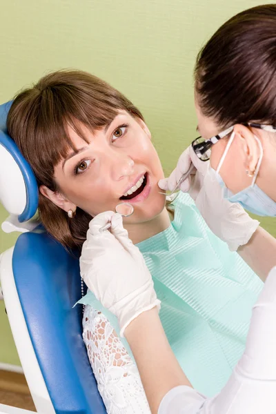 Young girl examines teeth dentist