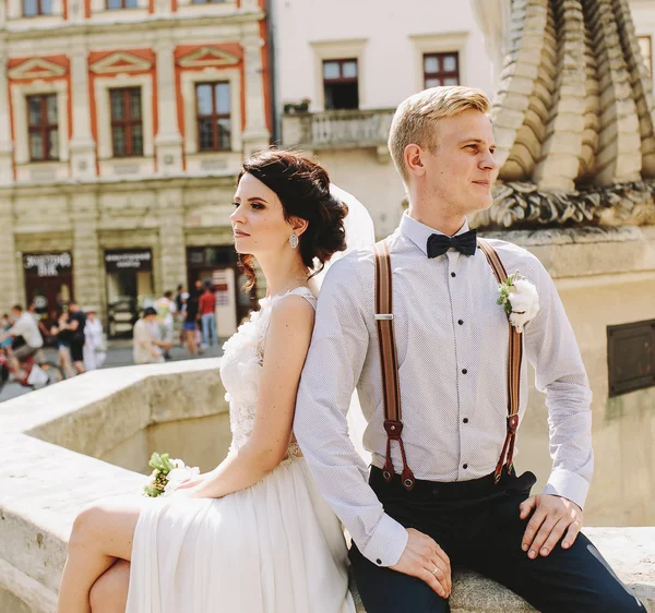 Bride and groom posing at the fountain