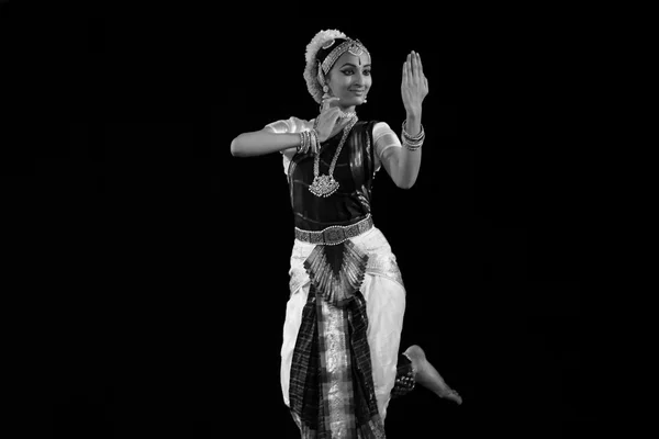 Nidhi Ravishankar - Bharatanatyam