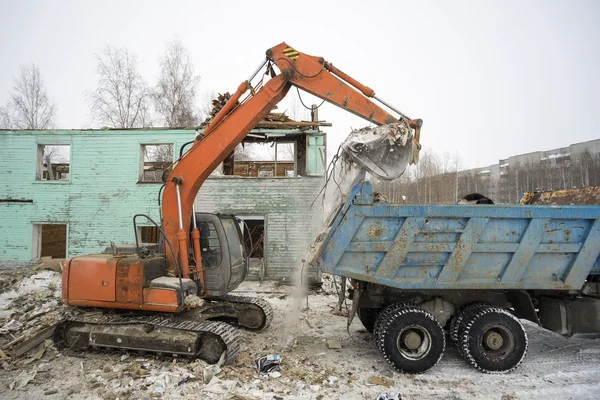 The demolition of dilapidated housing.Garbage special equipment.