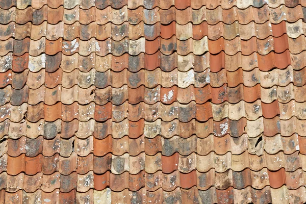 Roof made of old roofing tiles
