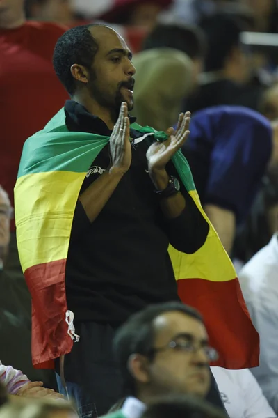 Fan with a flag at the Men\'s 1500 metres Final run