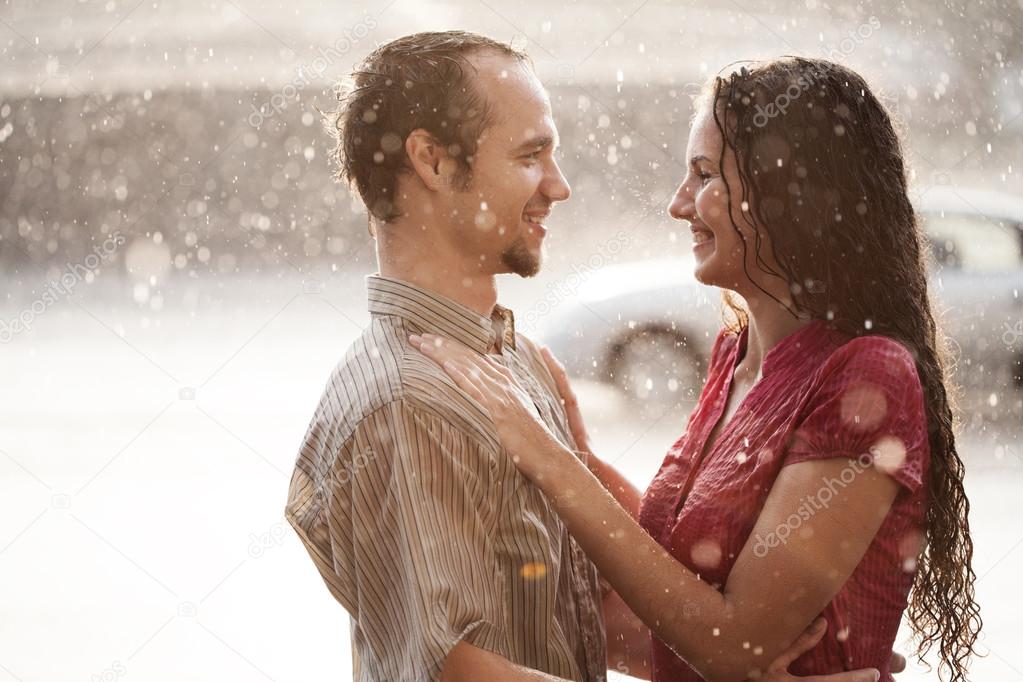 boy and girl kissing in the rain №200406 boy and girl kissing in the rain № 200405