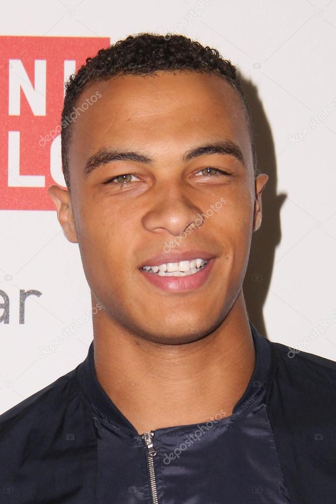 LOS ANGELES - OCT 9: Dale Moss at the UNIQLO Los Angeles Opening at UNIQLO, Beverly Center on October 9, 2014 in Beverly Hills, CA — Photo by bossmoss - depositphotos_55138039-Dale-Moss