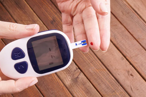 Testing the blood glucose level