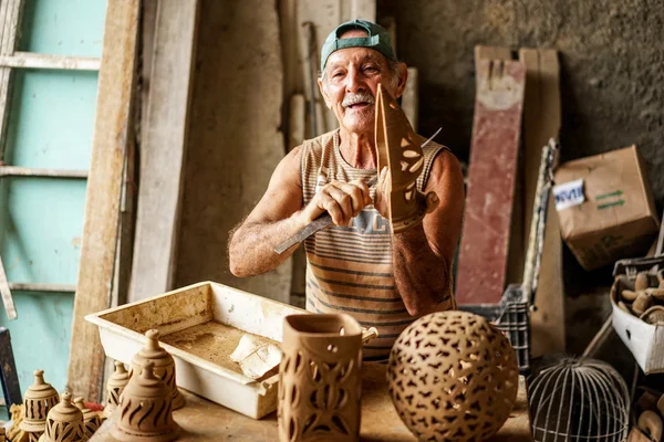 Cuban potter and his work