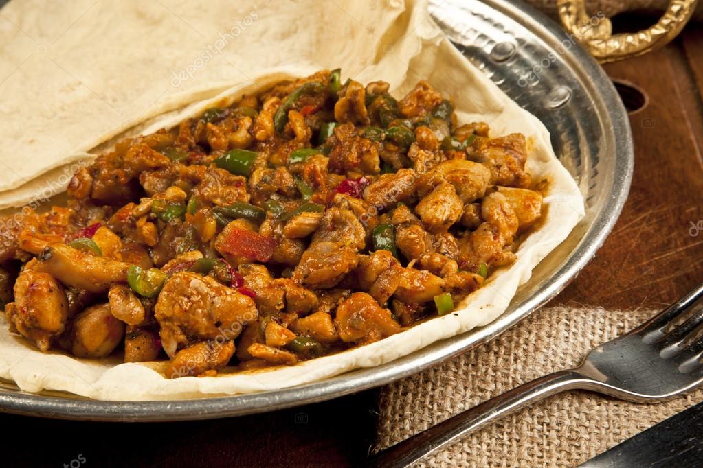 Delicious turkish chicken kebab kavurma grilled meat — Stock Photo