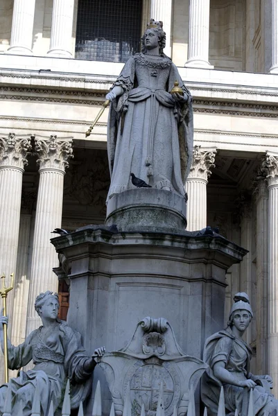 Statue of Queen Anne, Saint Paul\'s Cathedral, London, England