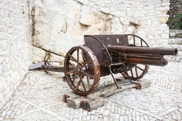 Ancient field gun