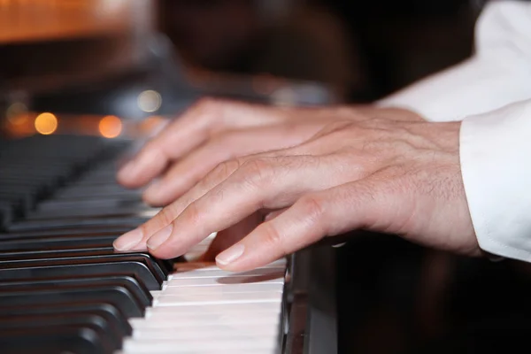 The pianist\'s hands