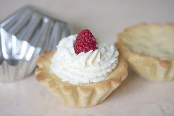 The process of cooking cream cakes, accessories