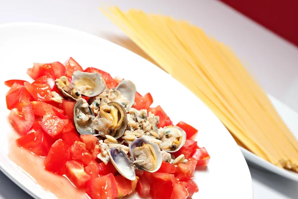Sauce with fresh tomatoes and clams