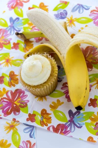 Yellow banana vs yellow cupcake