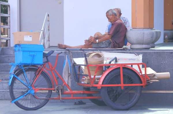 Elderly man in Chinatown Singapore