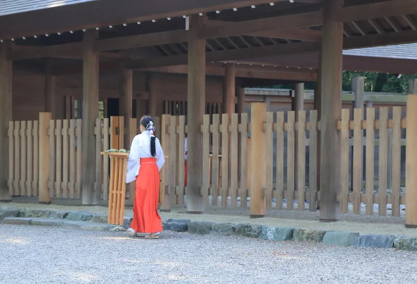 Miko, Japanese shrine maiden