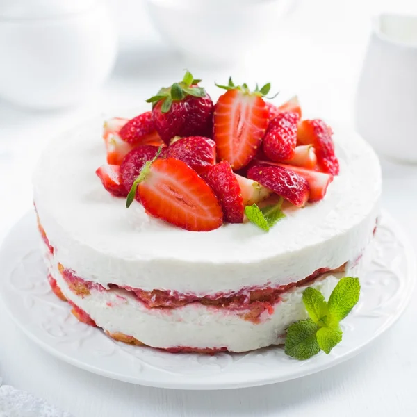 Strawberry tiramisu cake