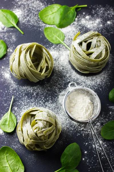 Dry spinach pasta