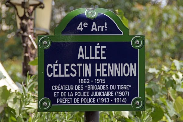 Typical road signs in the city of Paris