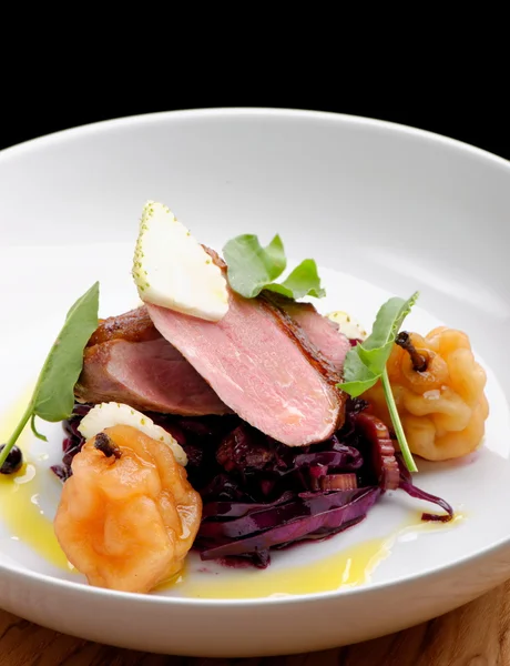 Roast duck, red cabbage and dry fruits