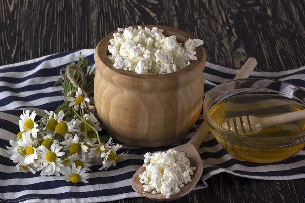 Honey, cottage cheese and chamomile flowers